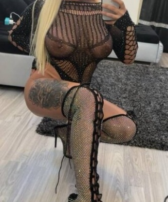 🌸💋 Живу в Москве и предлагаю широкий спектр услуг: классический и эротический массаж, оральный и классический секс, ролевые игры, стриптиз и многое другое. 😍 Если ты ищешь девушку, которая сделает твои фантазии реальностью, то я именно она! ✨ Обладаю прекрасным телом и красивым лицом, которые ты можешь увидеть на моих фото. 😘 Мои клиенты всегда остаются довольными и возвращаются ко мне снова и снова. Они говорят, что со мной время пролетает незаметно, словно волшебство. Зайди ко мне и ты узнаешь, что такое настоящий праздник страсти и наслаждения! 😉✨ Вика